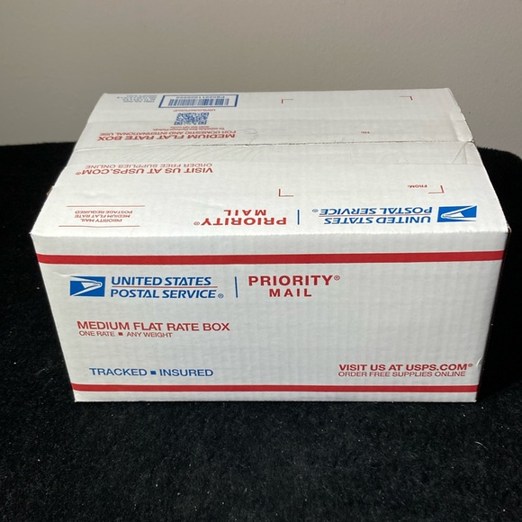 MYSTERY BOX 📦 - Picture 1 of 1